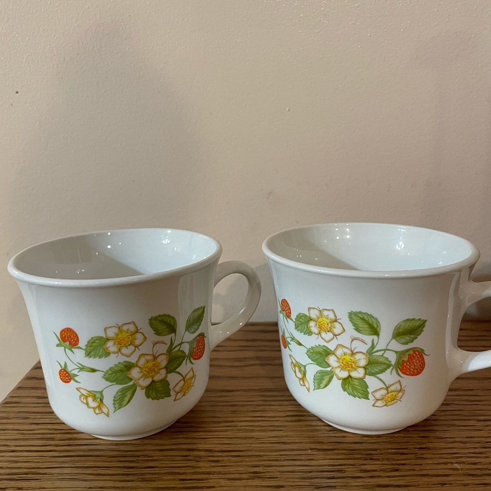 Corelle by‎ Corning 8 oz coffee Mug white W/strawberries coffee cups mugs set 6